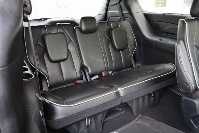 Used 2025 Chrysler Pacifica Limited FWD image 28