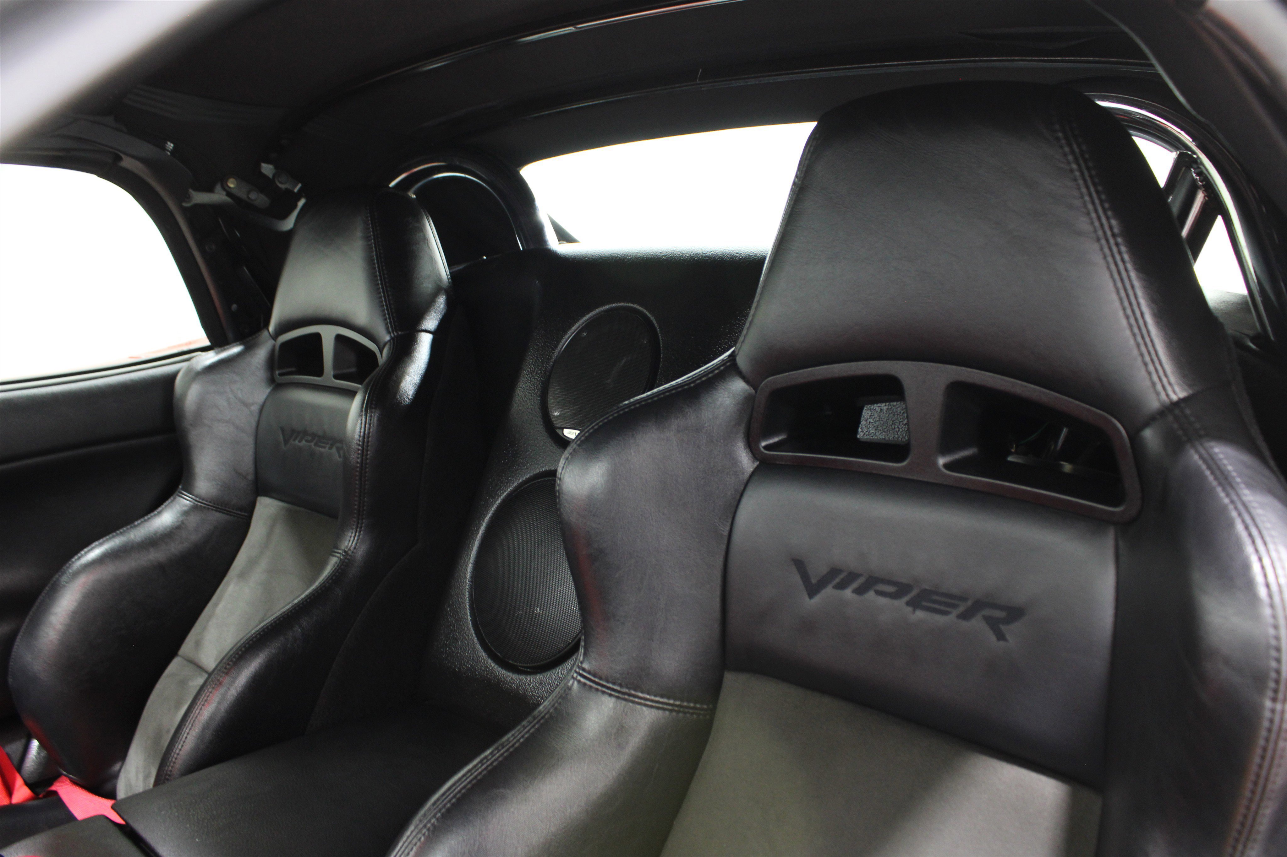 Used 2004 Dodge Viper SRT-10 RWD image 4