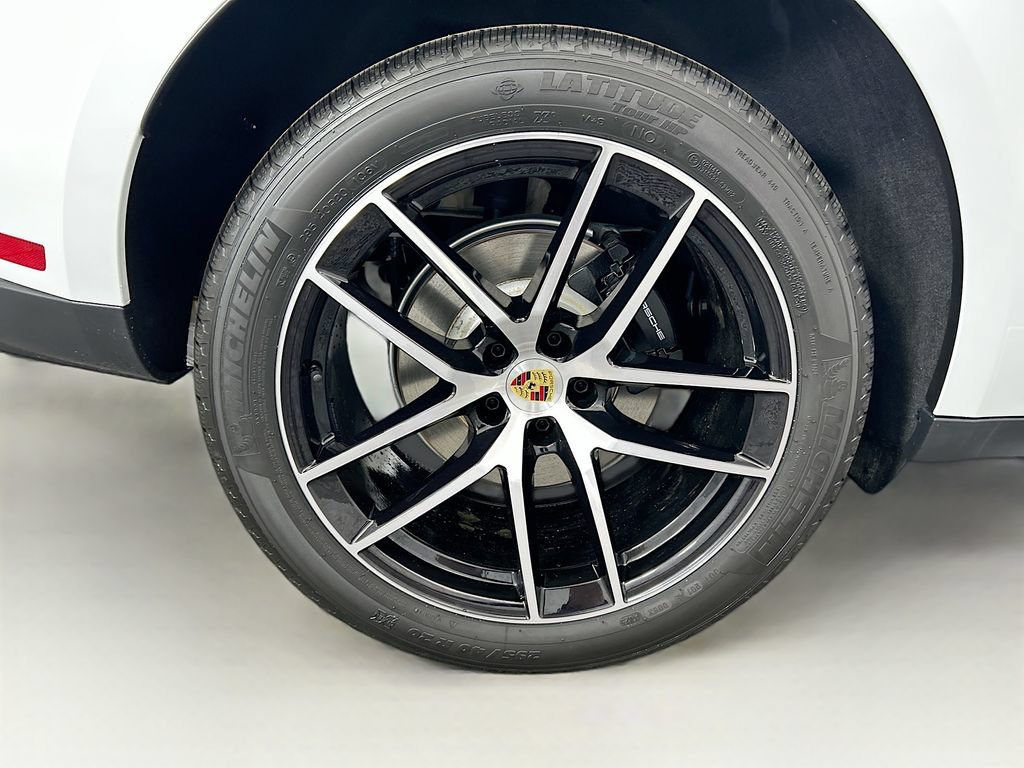 Used 2026 Porsche Macan AWD/4WD image 34