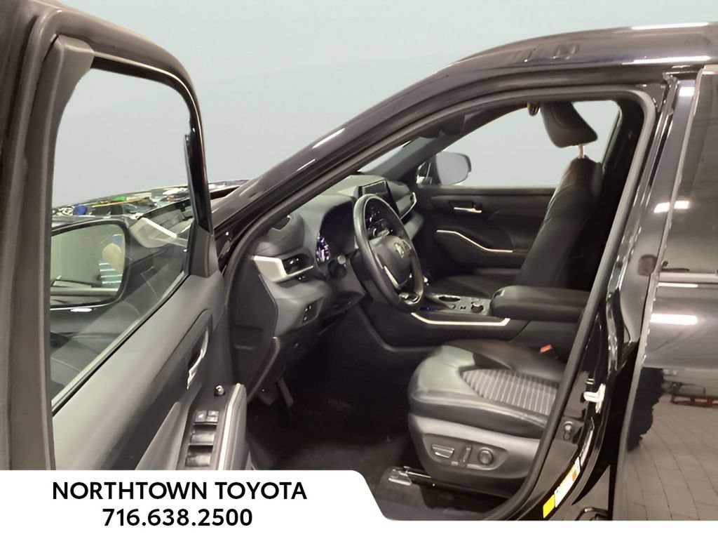 Used 2023 Toyota Highlander XSE AWD/4WD image 10