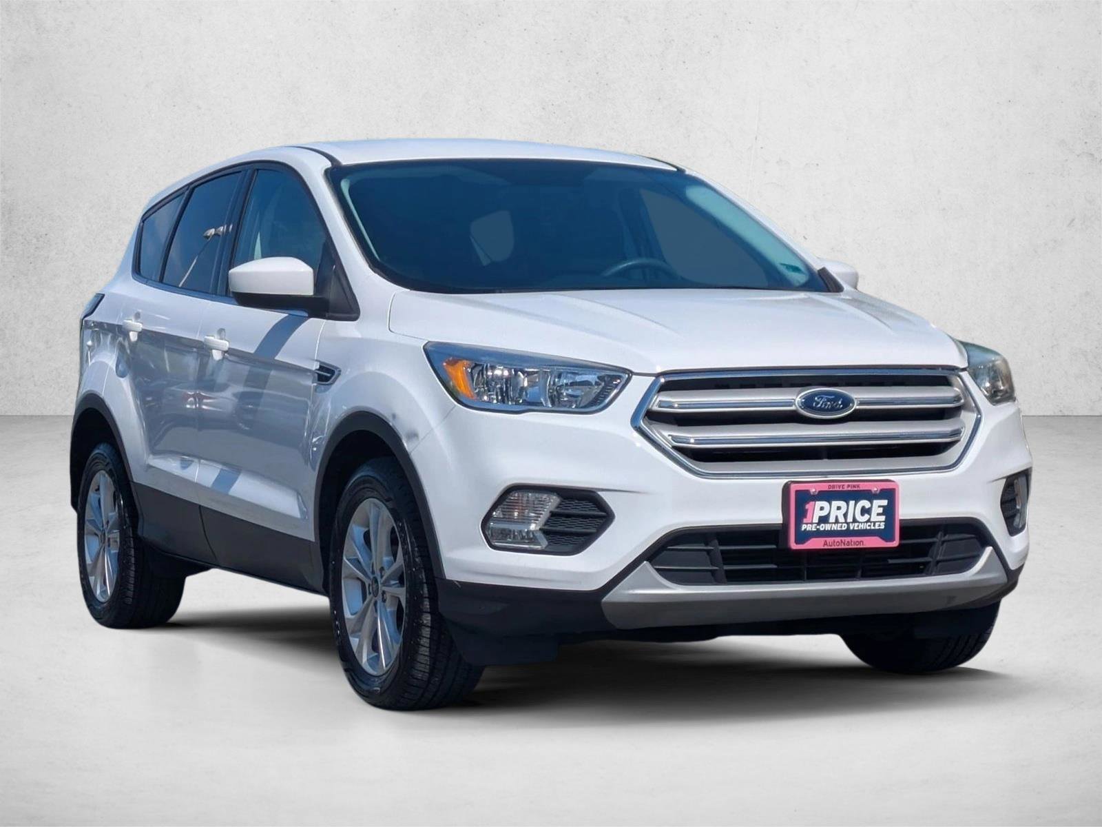 Used 2017 Ford Escape SE AWD/4WD image 3