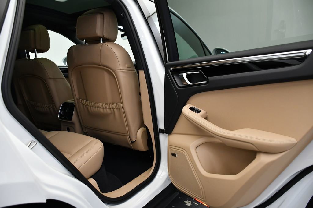 Certified 2025 Porsche Macan image 52