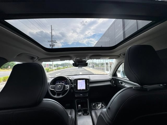 Certified 2025 Volvo XC40 B5 Core AWD/4WD image 18