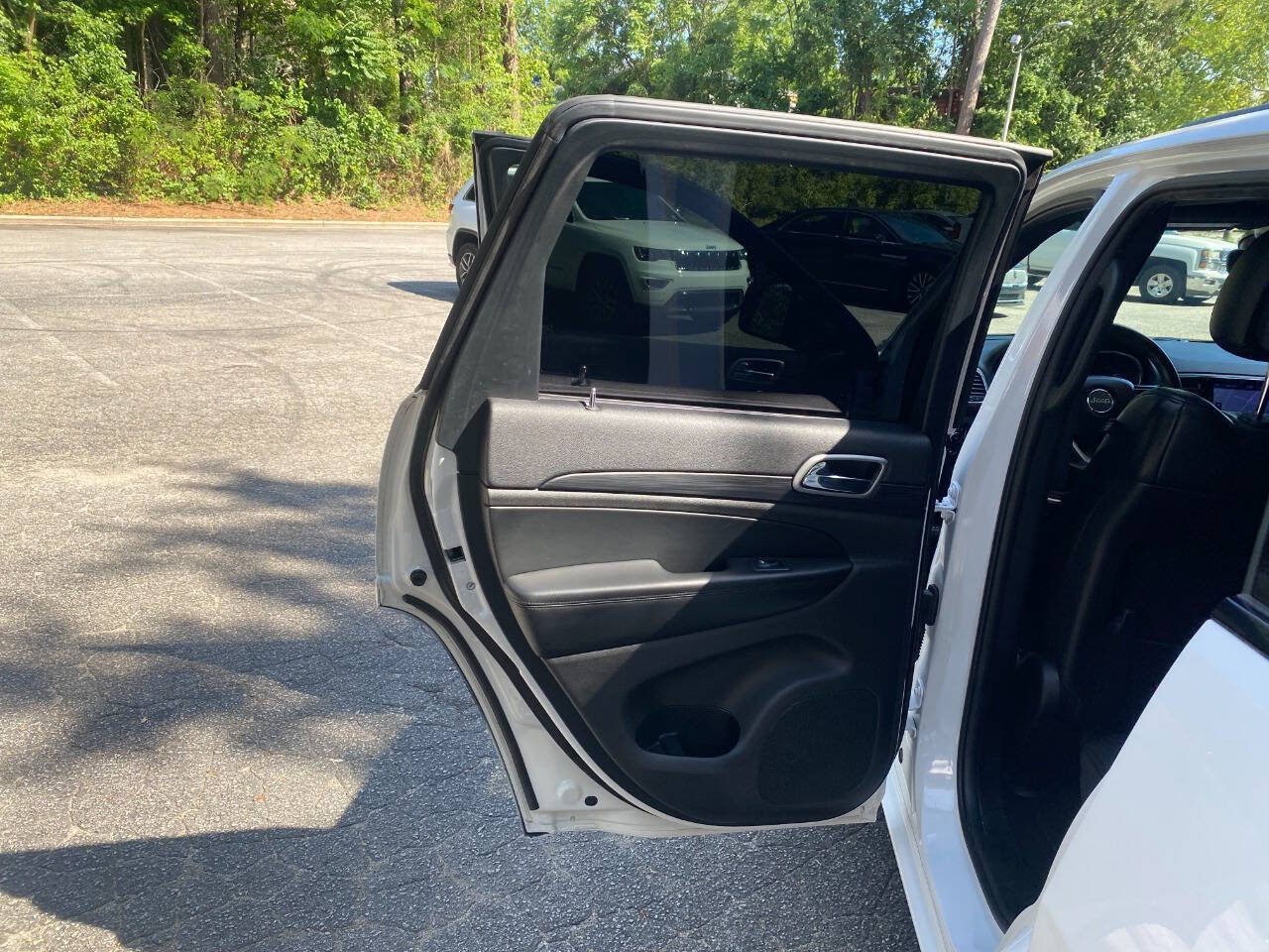Used 2019 Jeep Grand Cherokee Altitude AWD/4WD image 43
