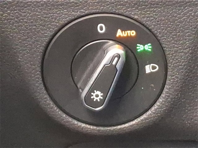 Used 2021 Volkswagen Jetta SE image 23