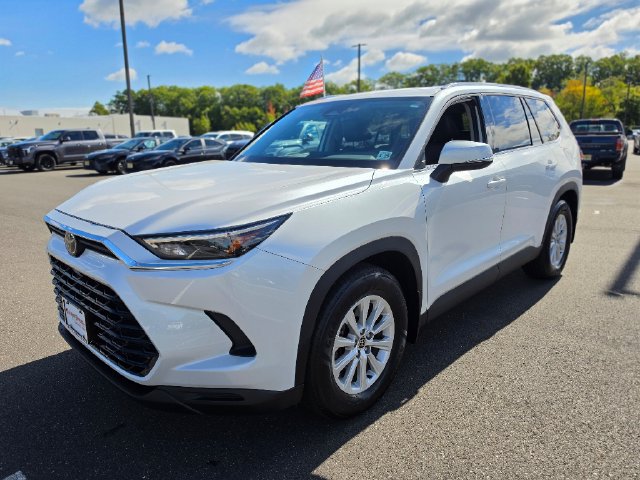 Used 2024 Toyota Grand Highlander AWD image 3