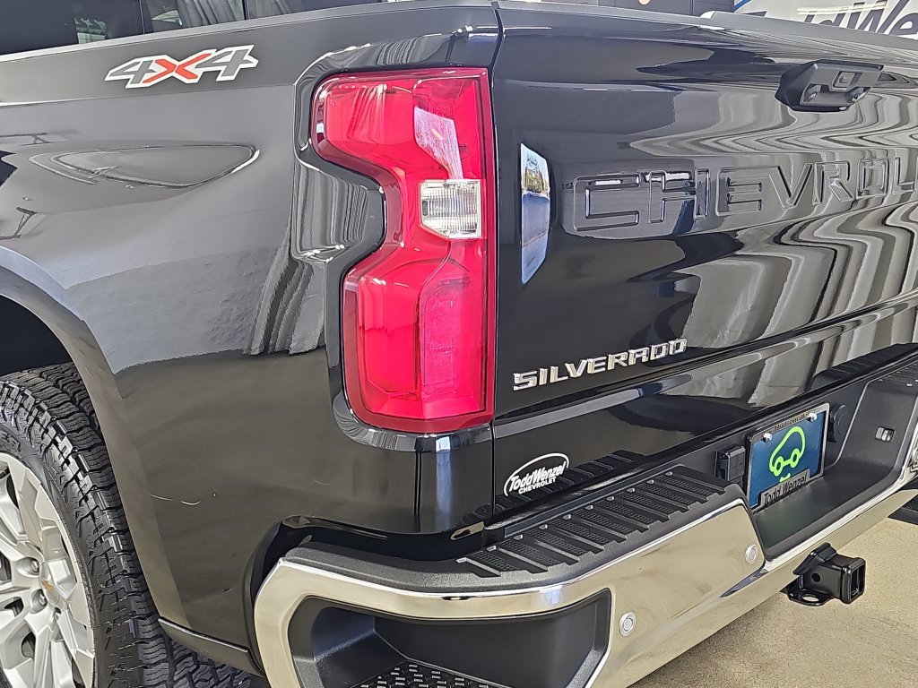 Certified 2022 Chevrolet Silverado 1500 LTZ w/ Technology Package AWD/4WD image 39