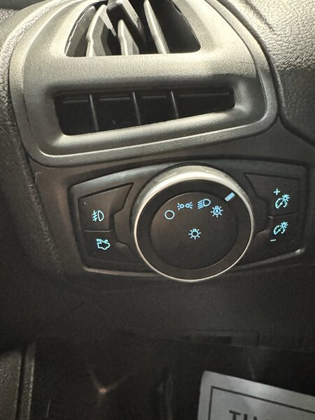Used 2015 Ford Focus SE w/ Equipment Group 201A FWD image 15