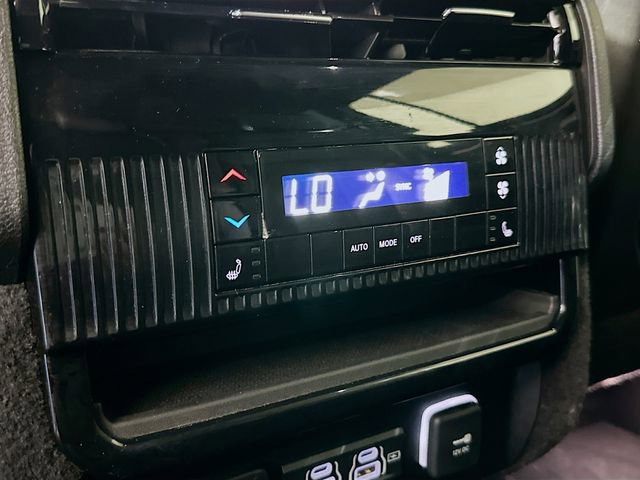 Used 2024 Jeep Wagoneer L Series II w/ Flexible Seating Group image 27