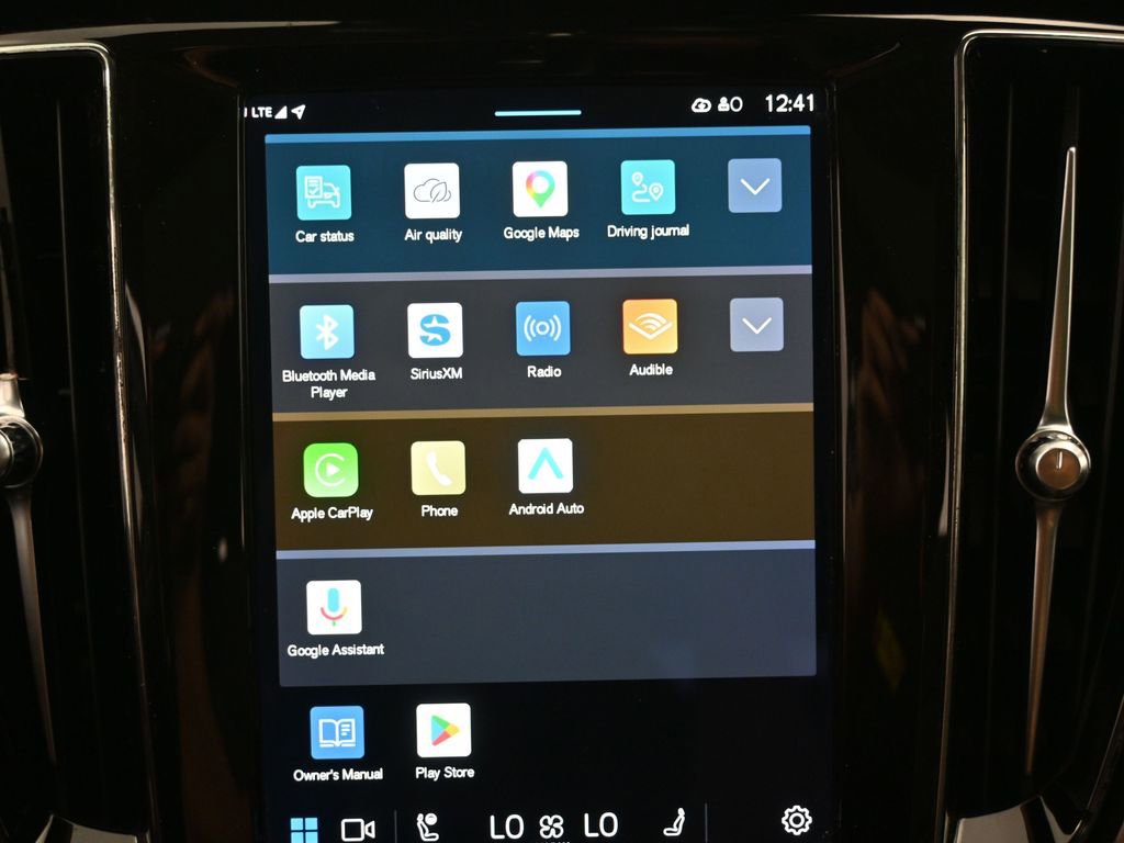 Used 2023 Volvo V60 B5 Cross Country Plus w/ Climate Package image 11