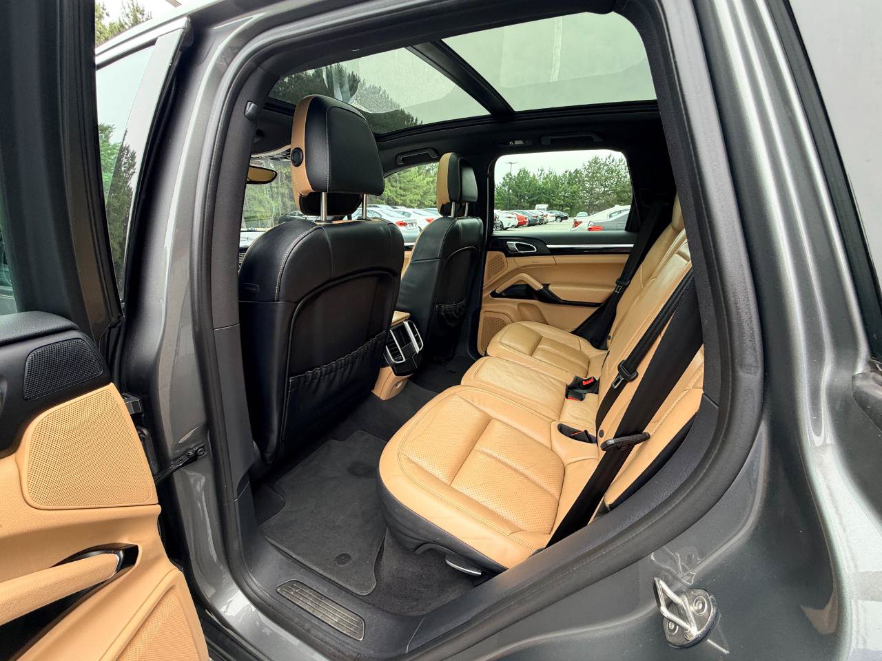 Used 2016 Porsche Cayenne AWD/4WD image 9