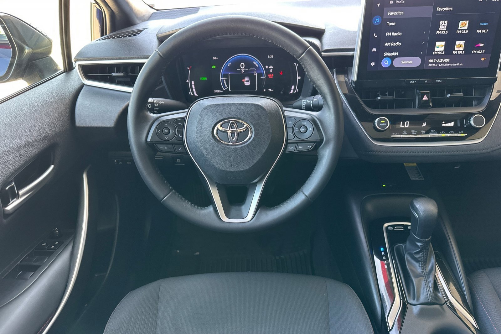 Certified 2025 Toyota Corolla SE w/ SE Premium Package image 13