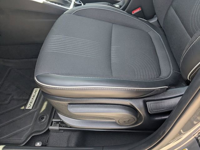 Used 2024 Hyundai Venue Limited image 18