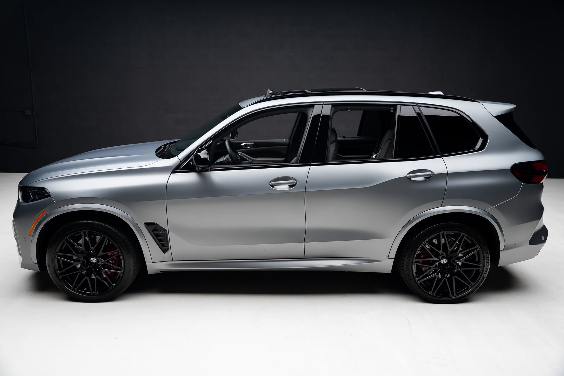 Used 2025 BMW X5 M Competition w/ Executive Package AWD/4WD image 17