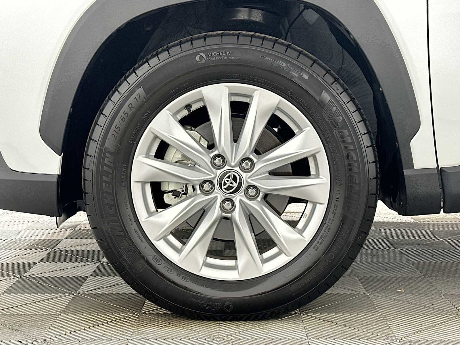Used 2023 Toyota Corolla Cross LE w/ Black Badges Package (TMS) FWD image 29