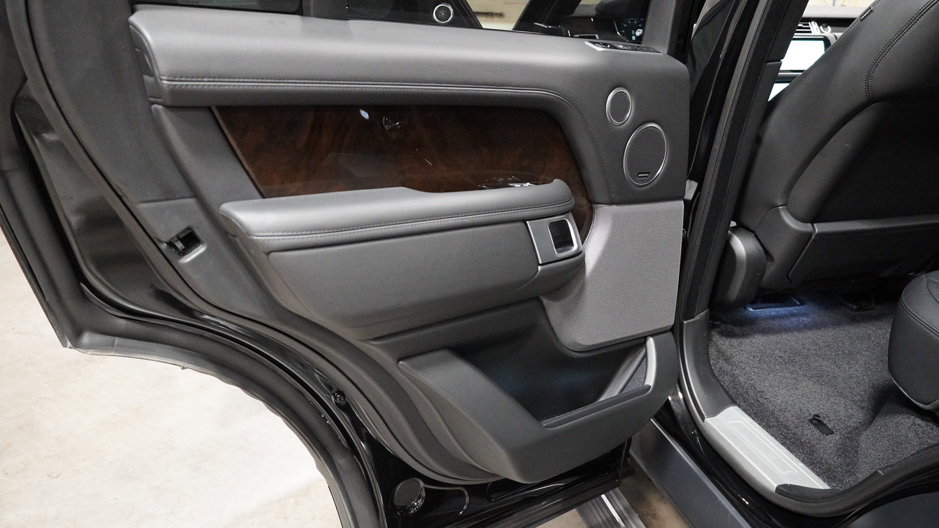 Used 2022 Land Rover Range Rover image 22