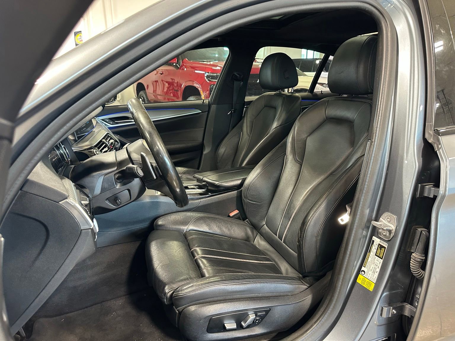 Used 2018 BMW 530i w/ M Sport Package RWD image 13