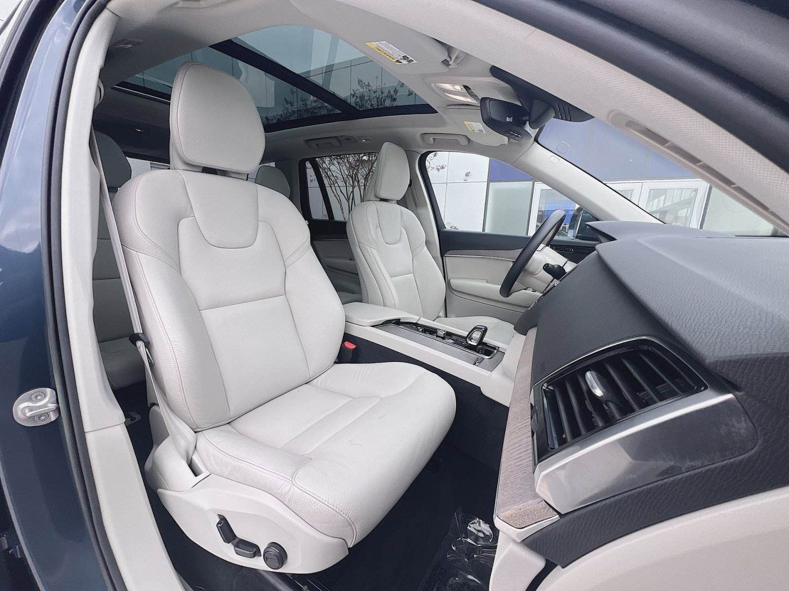 Used 2023 Volvo XC90 B6 Plus w/ Protection Package Premier image 28