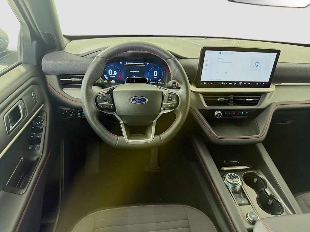 Used 2025 Ford Explorer ST-Line image 26