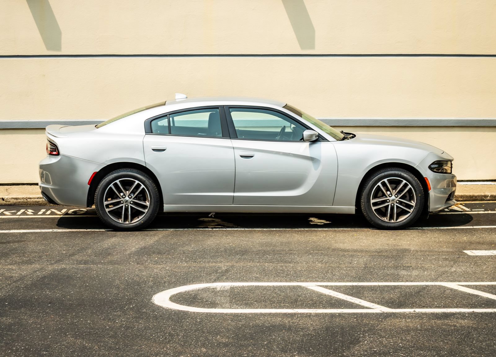 Used 2019 Dodge Charger SXT AWD/4WD image 9