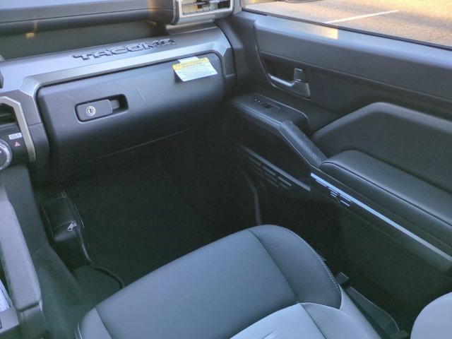 Used 2026 Toyota Tacoma TRD Off-Road w/ TRD Off Road Upgrade Package AWD/4WD image 17