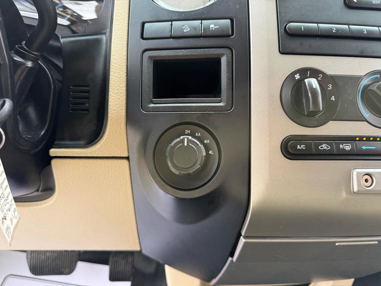 Used 2015 Ford Expedition XL image 31