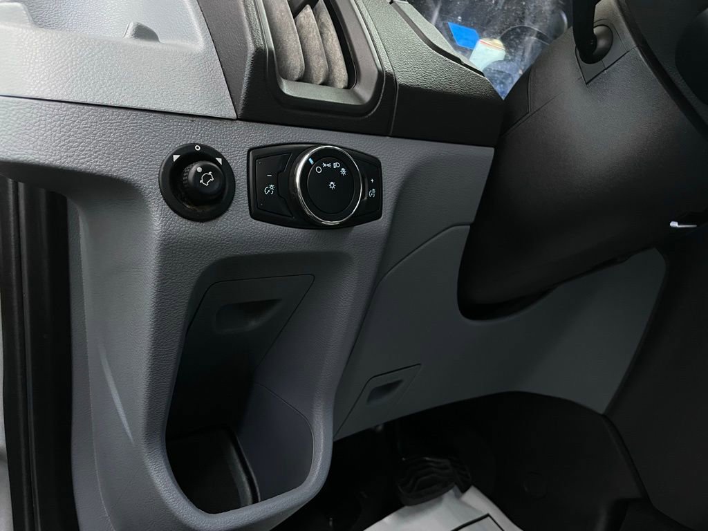 Used 2018 Ford Transit 150 XLT image 33