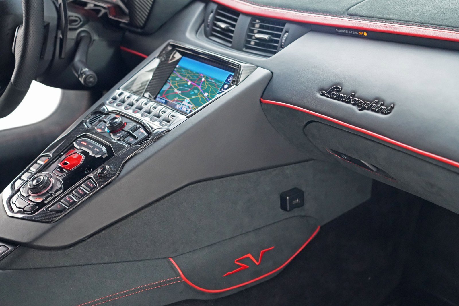 Used 2017 Lamborghini Aventador S image 98