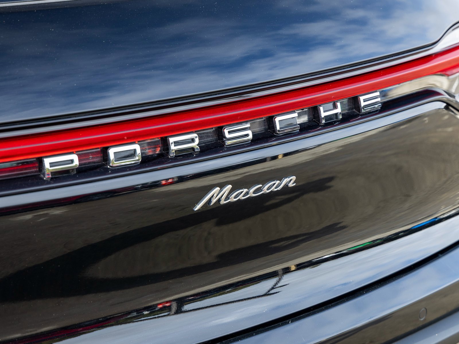 Certified 2025 Porsche Macan image 21