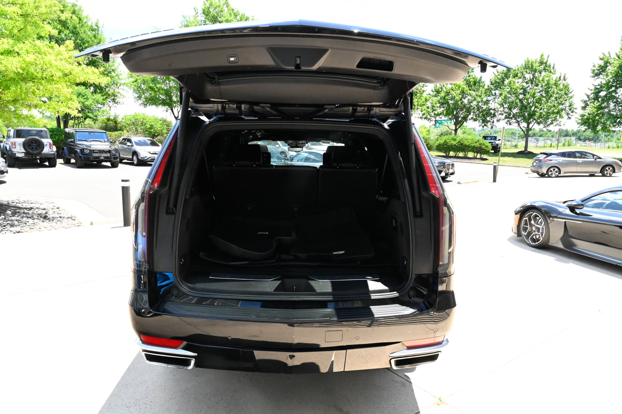 Used 2021 Cadillac Escalade ESV Premium Luxury AWD/4WD image 42