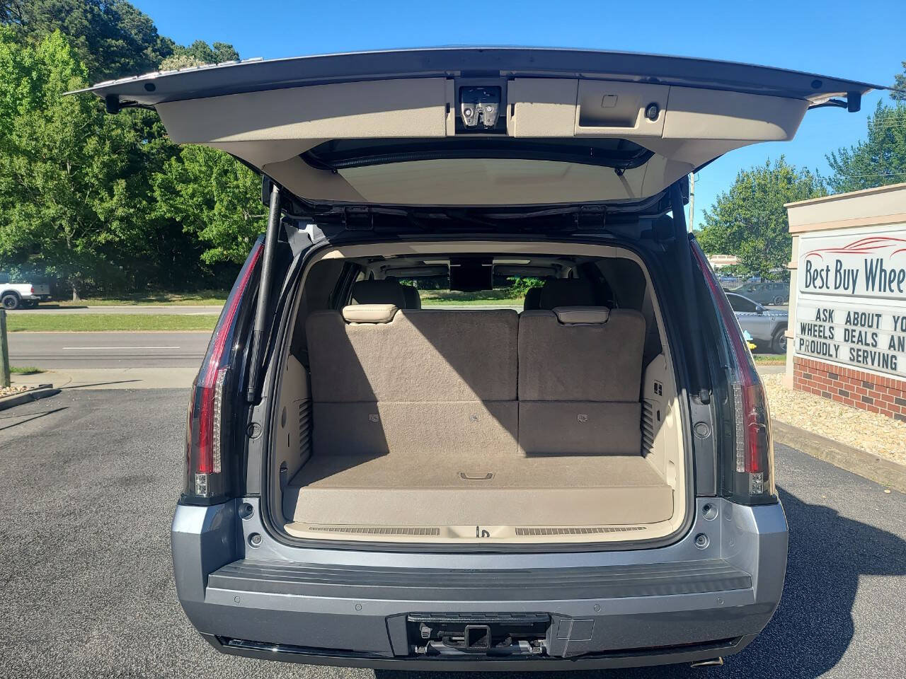 Used 2019 Cadillac Escalade Luxury AWD/4WD image 36