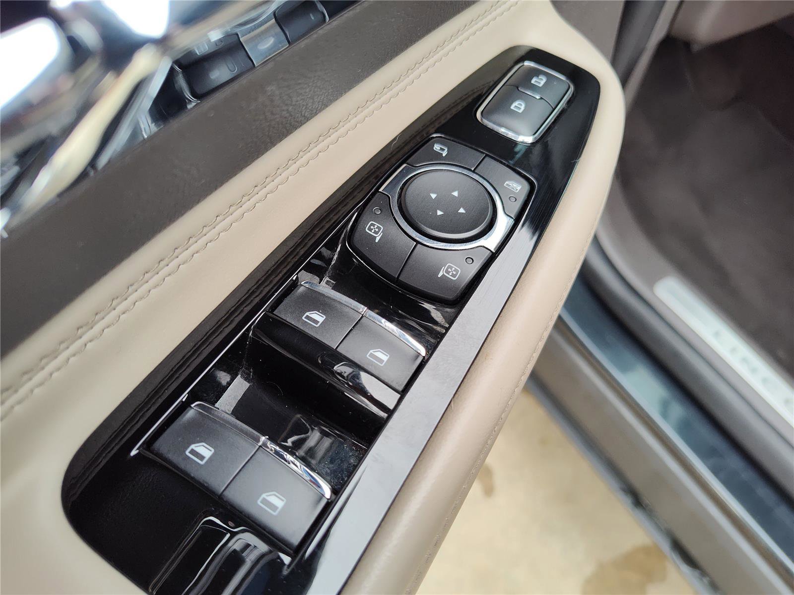 Used 2022 Lincoln Corsair Reserve image 16