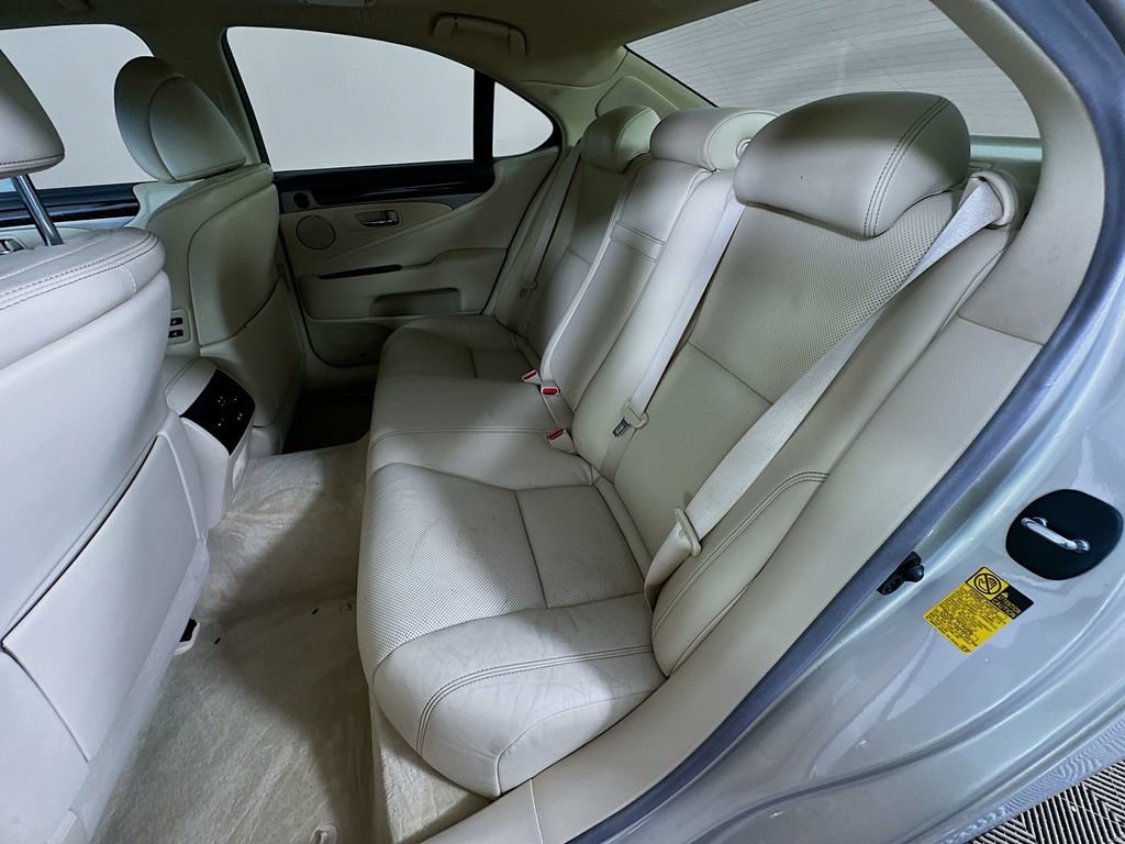 Used 2013 Lexus LS 460 w/ Comfort Pkg RWD image 25