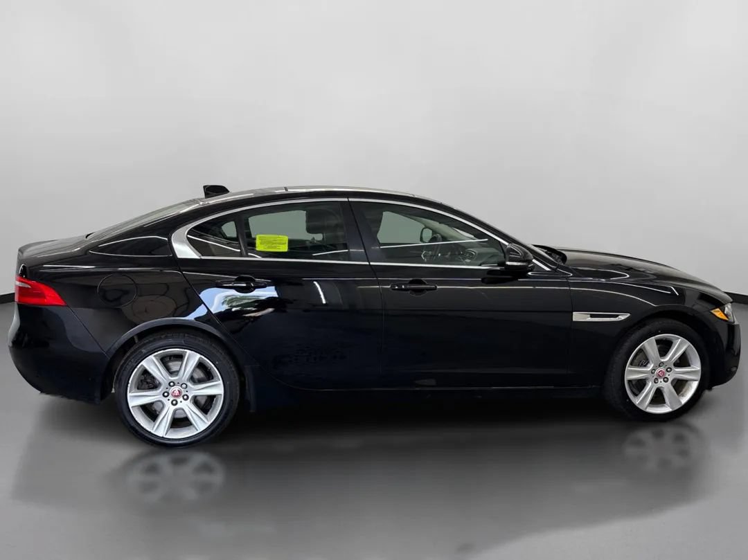 Used 2018 Jaguar XE Prestige AWD/4WD image 11