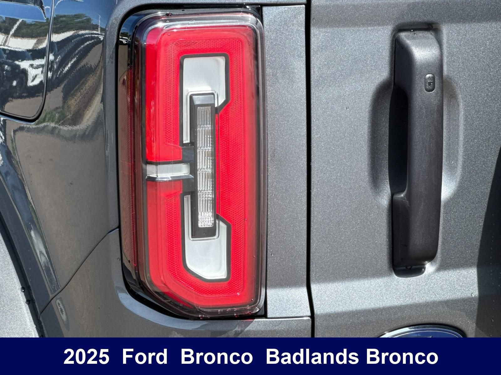 Used 2025 Ford Bronco Badlands AWD/4WD image 42