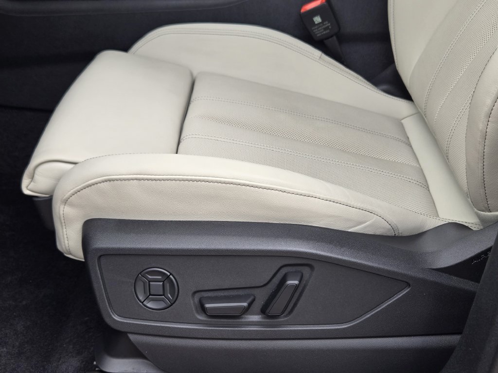 Certified 2025 Audi Q5 Prestige AWD/4WD image 32