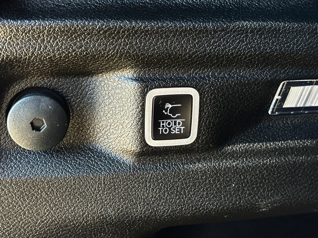 Used 2024 Jeep Grand Cherokee L Limited AWD/4WD image 29