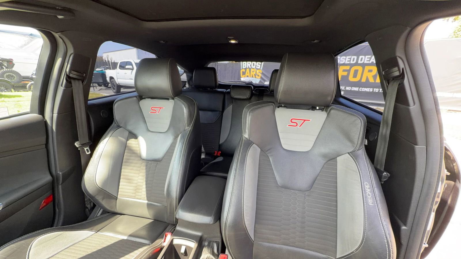 Used 2018 Ford Focus ST w/ Equipment Group 401A FWD image 14