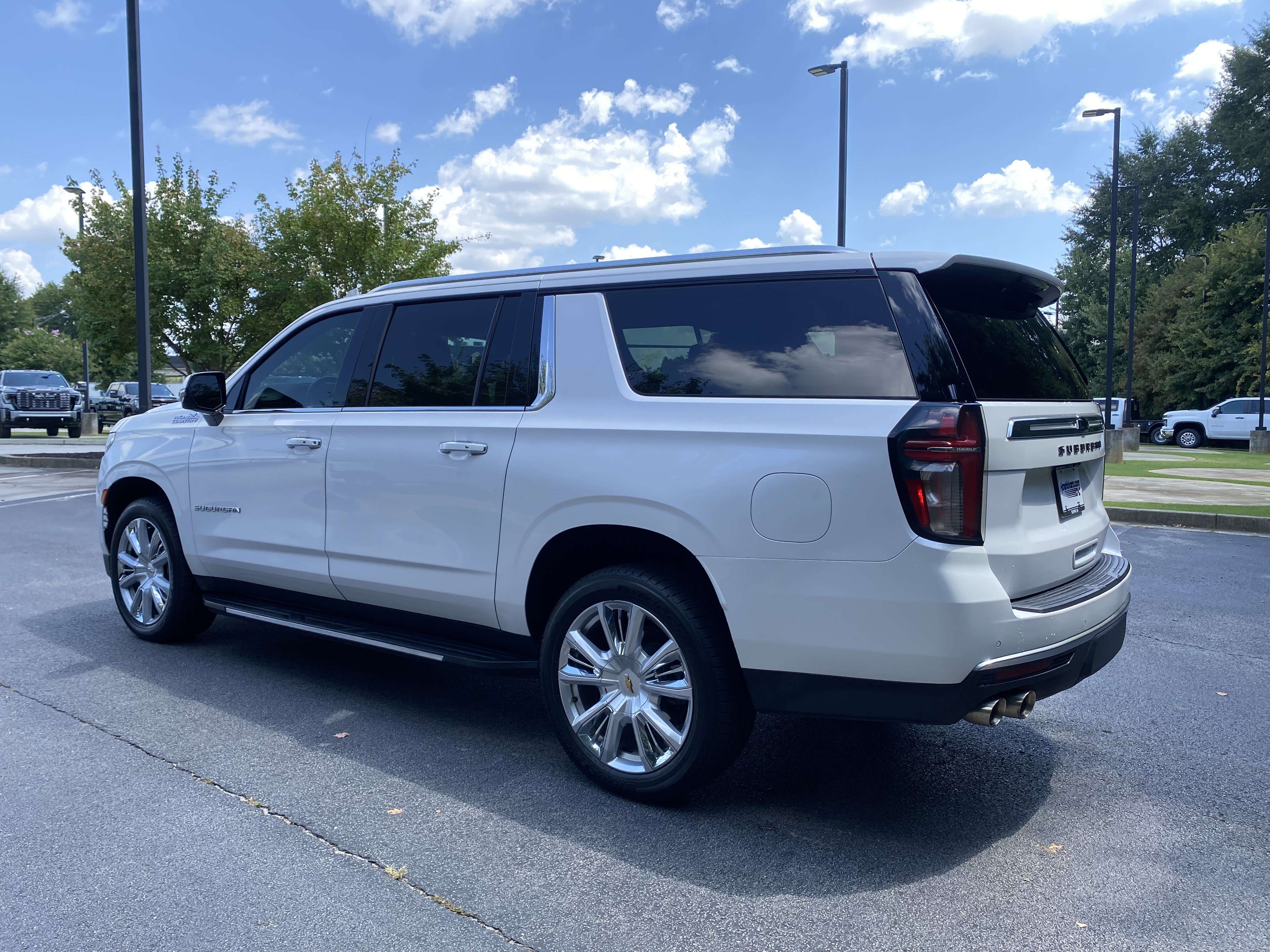 Used 2023 Chevrolet Suburban High Country AWD/4WD image 7