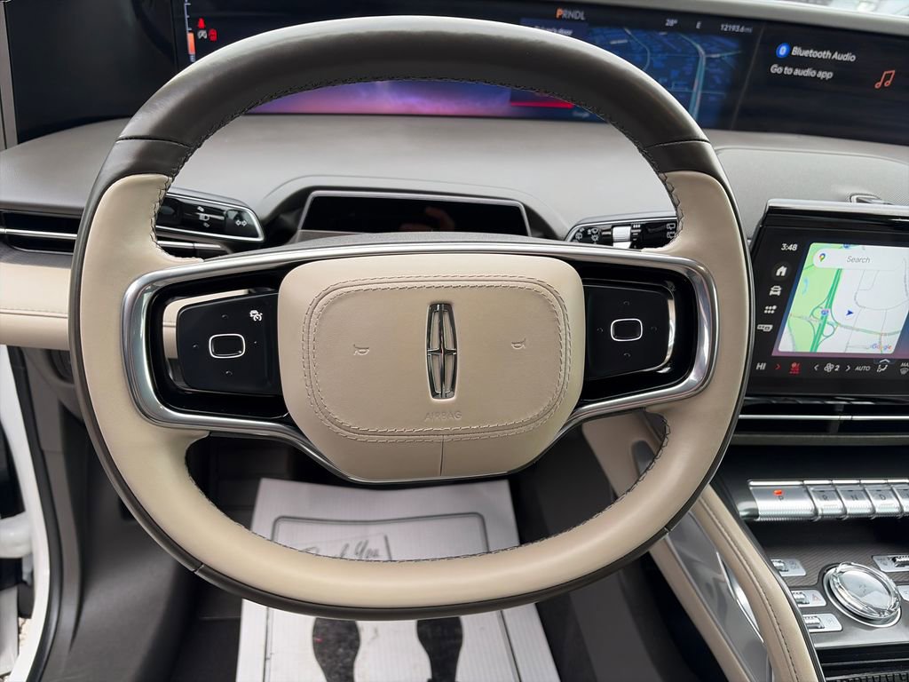 Used 2025 Lincoln Nautilus Premier image 23