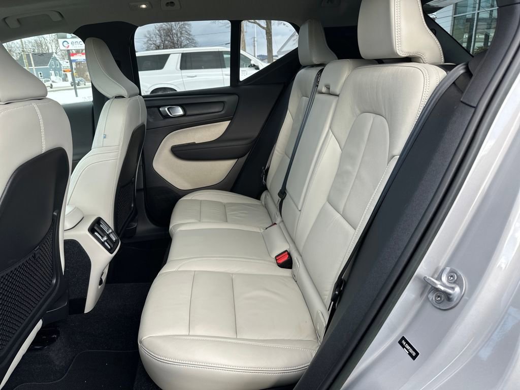 Used 2023 Volvo XC40 B5 Plus w/ Driver Assist Package image 18