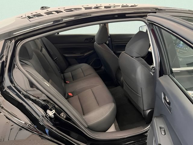Used 2025 Nissan Altima 2.5 SV FWD image 10