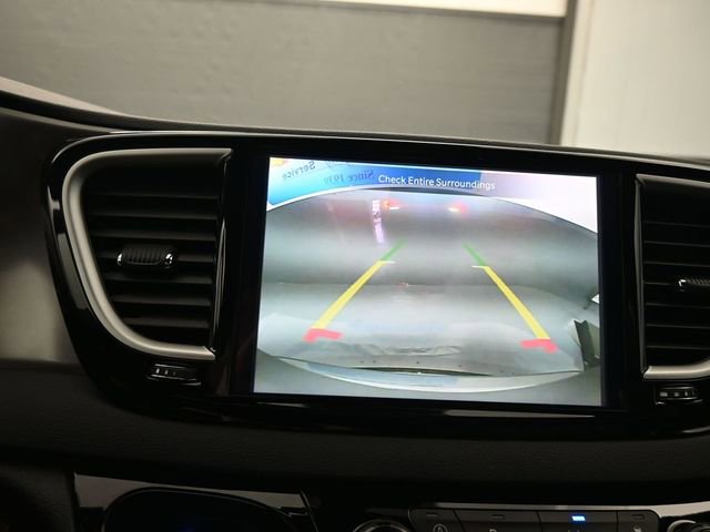 Used 2025 Chrysler Pacifica Select image 20