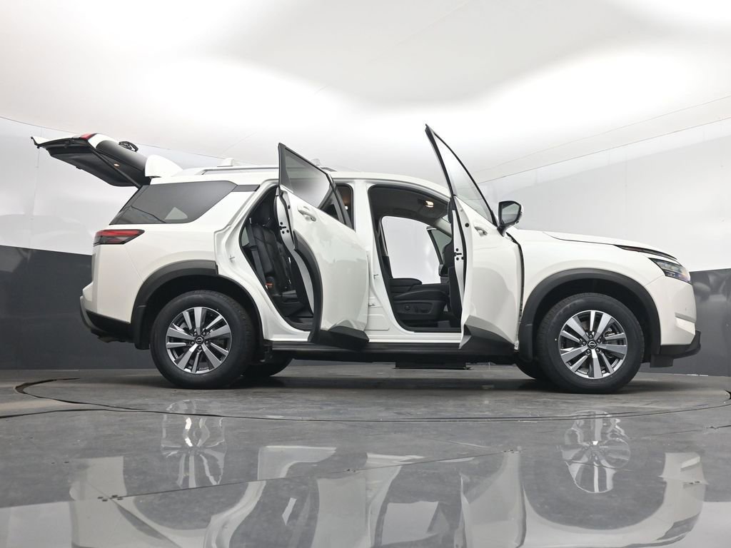 Used 2024 Nissan Pathfinder SL image 7