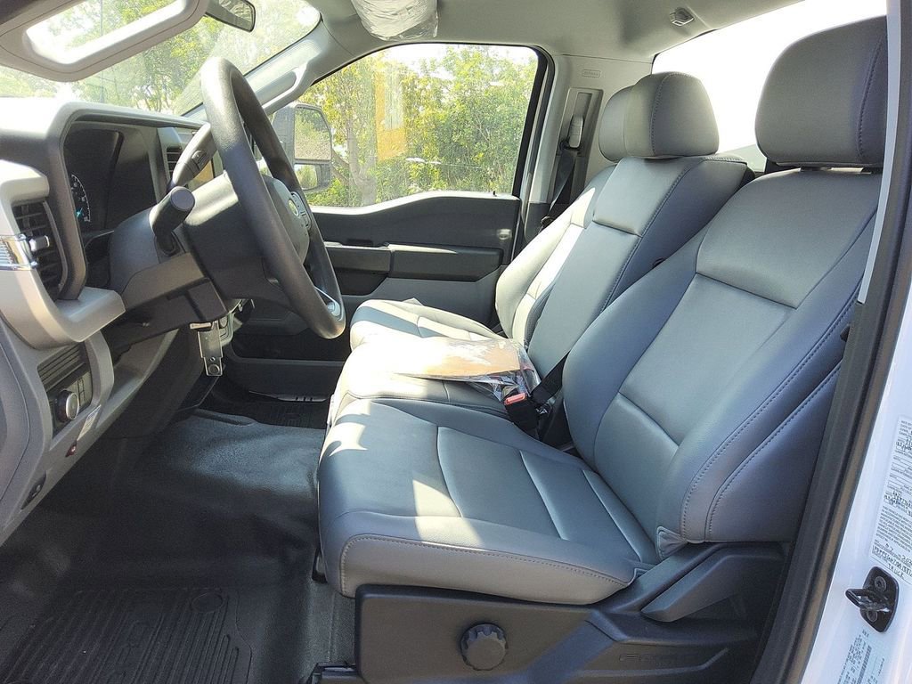 New 2025 Ford F550 2WD Regular Cab Super Duty image 7