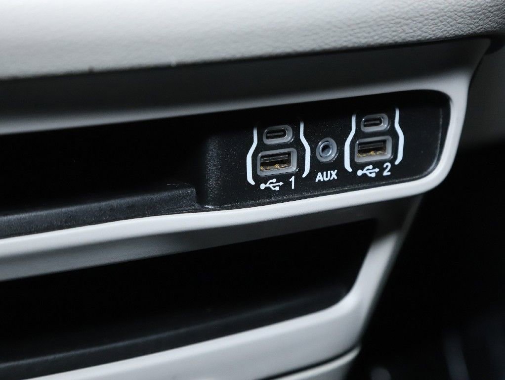 Used 2024 Chrysler Pacifica Touring-L image 27