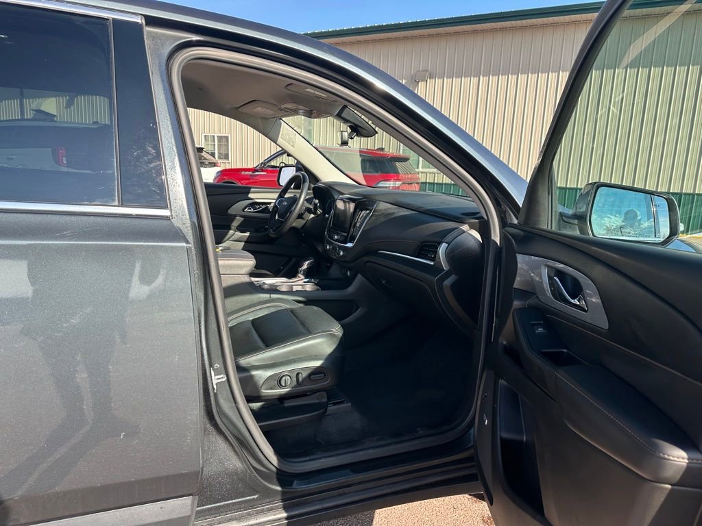 Used 2021 Chevrolet Traverse LT w/ LT Premium Package image 29