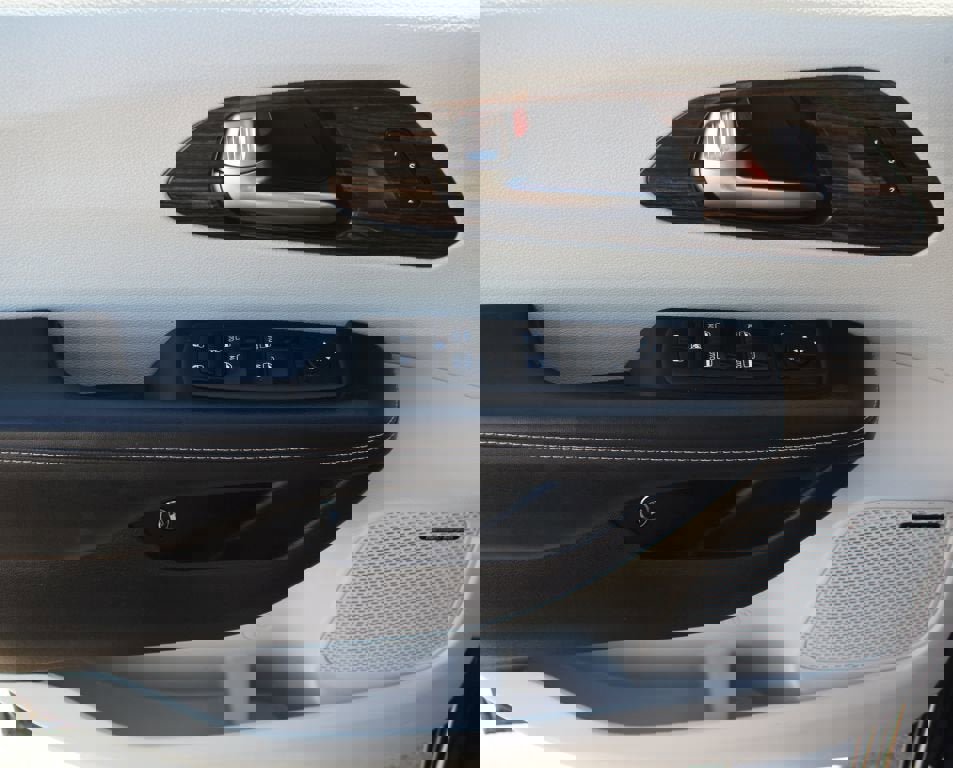 Used 2022 Chrysler Pacifica Limited w/ Uconnect Theater Family Group image 32