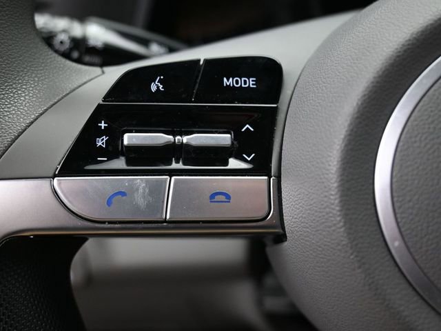 Used 2022 Hyundai Elantra SEL image 16