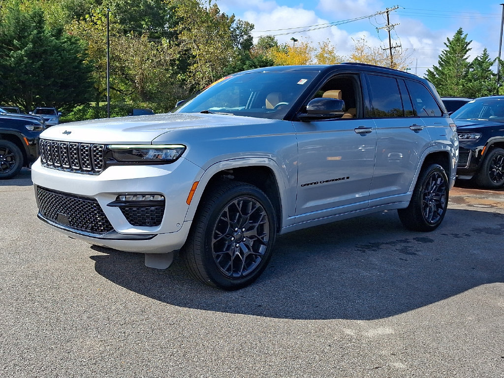 Certified 2025 Jeep Grand Cherokee Summit AWD/4WD image 3